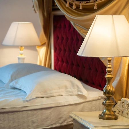 Royal City Hotel Kiev Bagian luar foto
