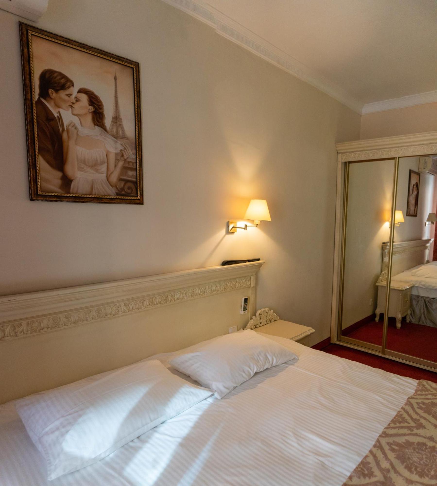 Royal City Hotel Kiev Bagian luar foto