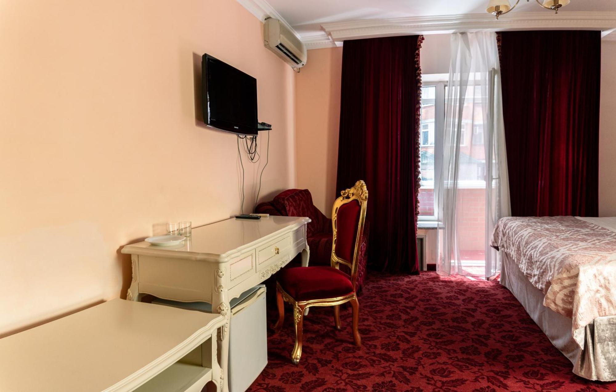 Royal City Hotel Kiev Bagian luar foto