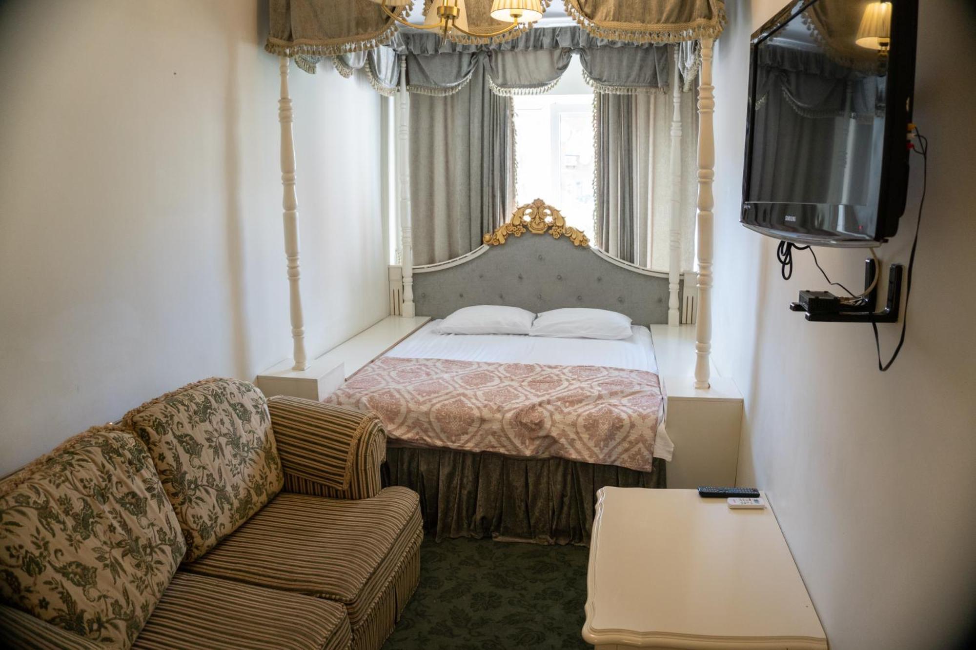 Royal City Hotel Kiev Bagian luar foto