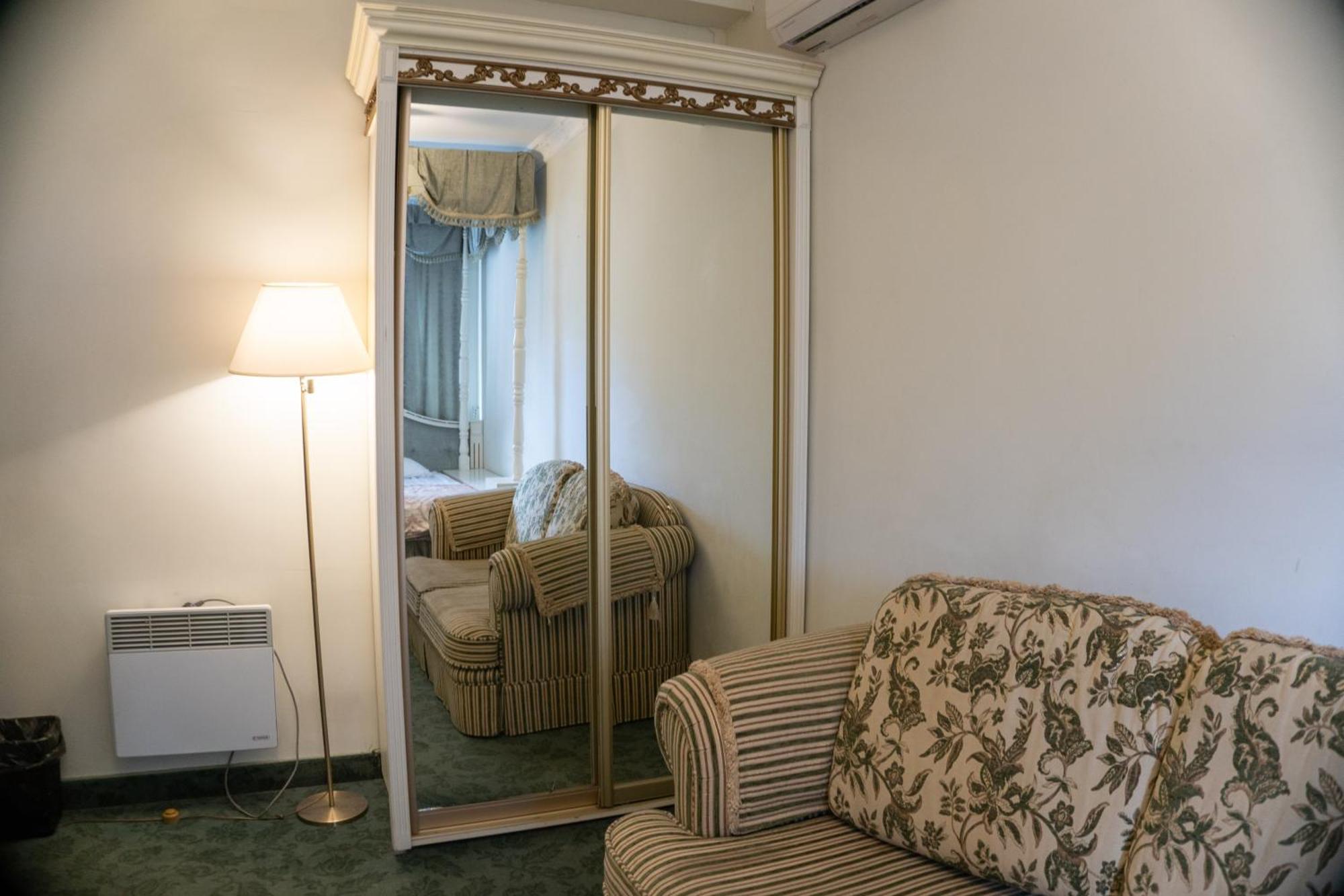 Royal City Hotel Kiev Bagian luar foto