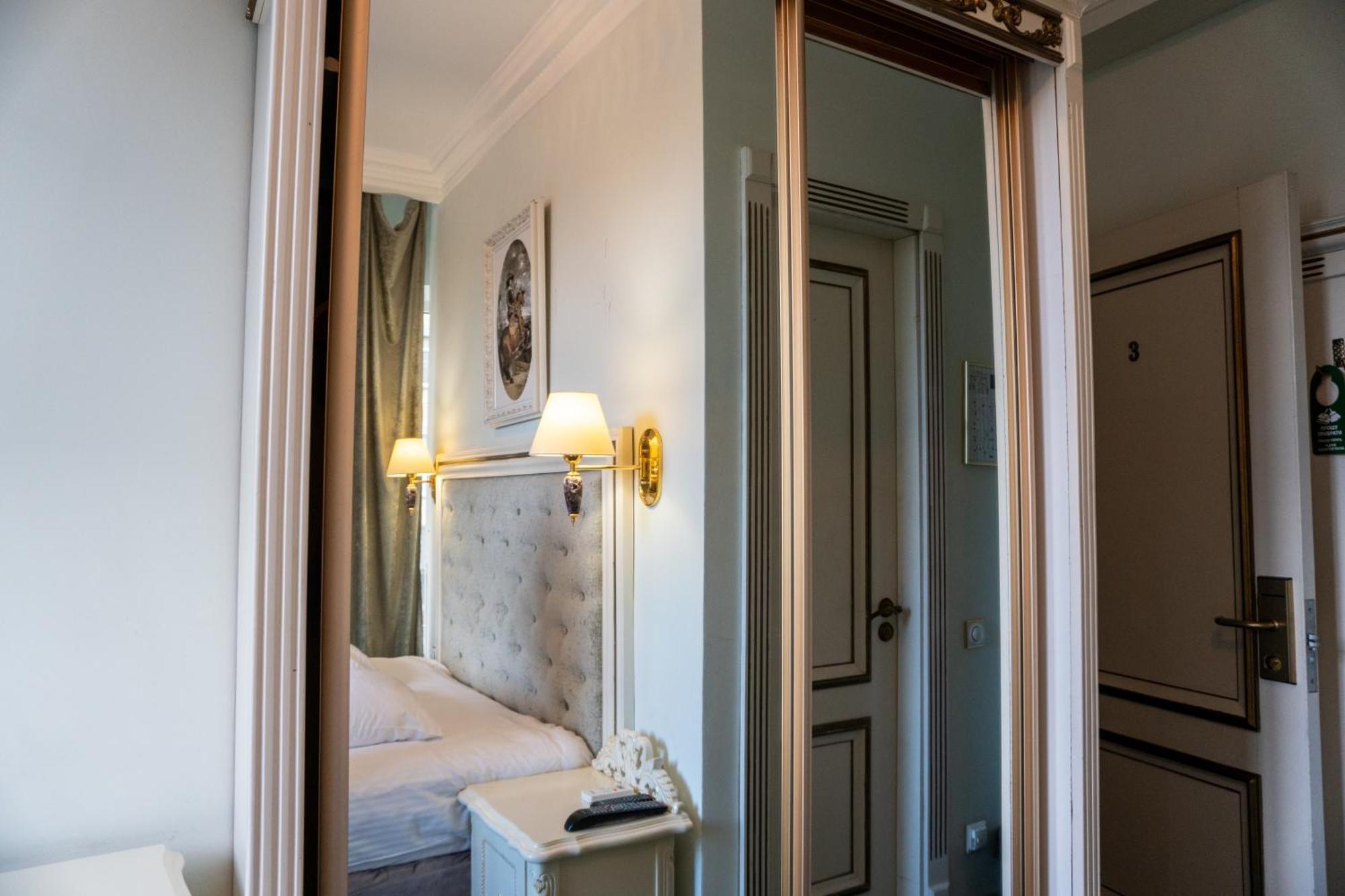 Royal City Hotel Kiev Bagian luar foto