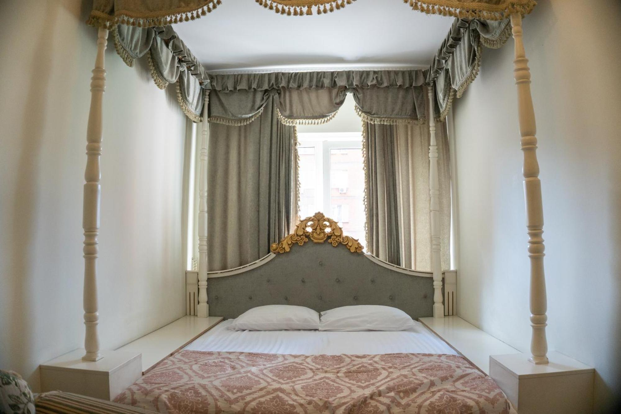 Royal City Hotel Kiev Bagian luar foto