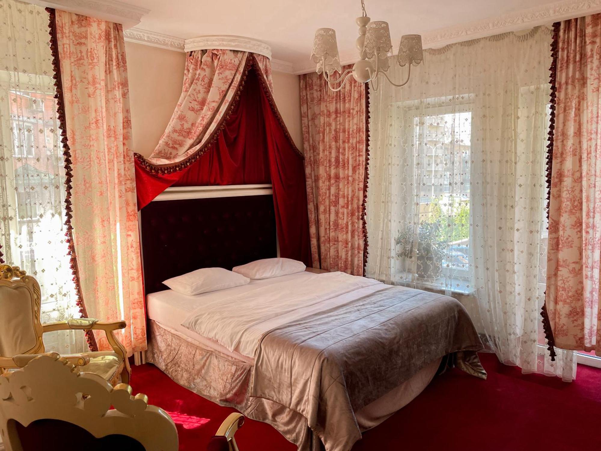 Royal City Hotel Kiev Bagian luar foto