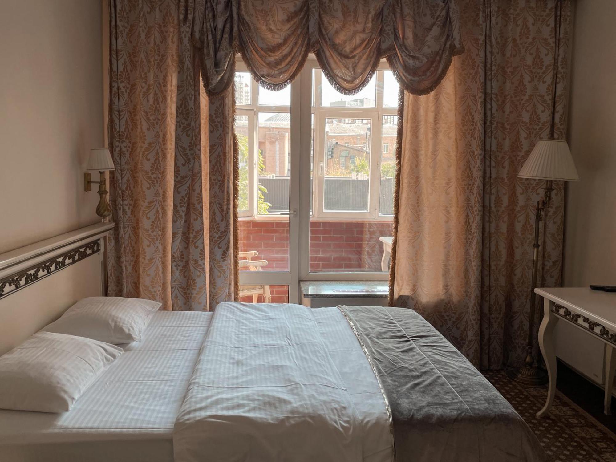 Royal City Hotel Kiev Ruang foto