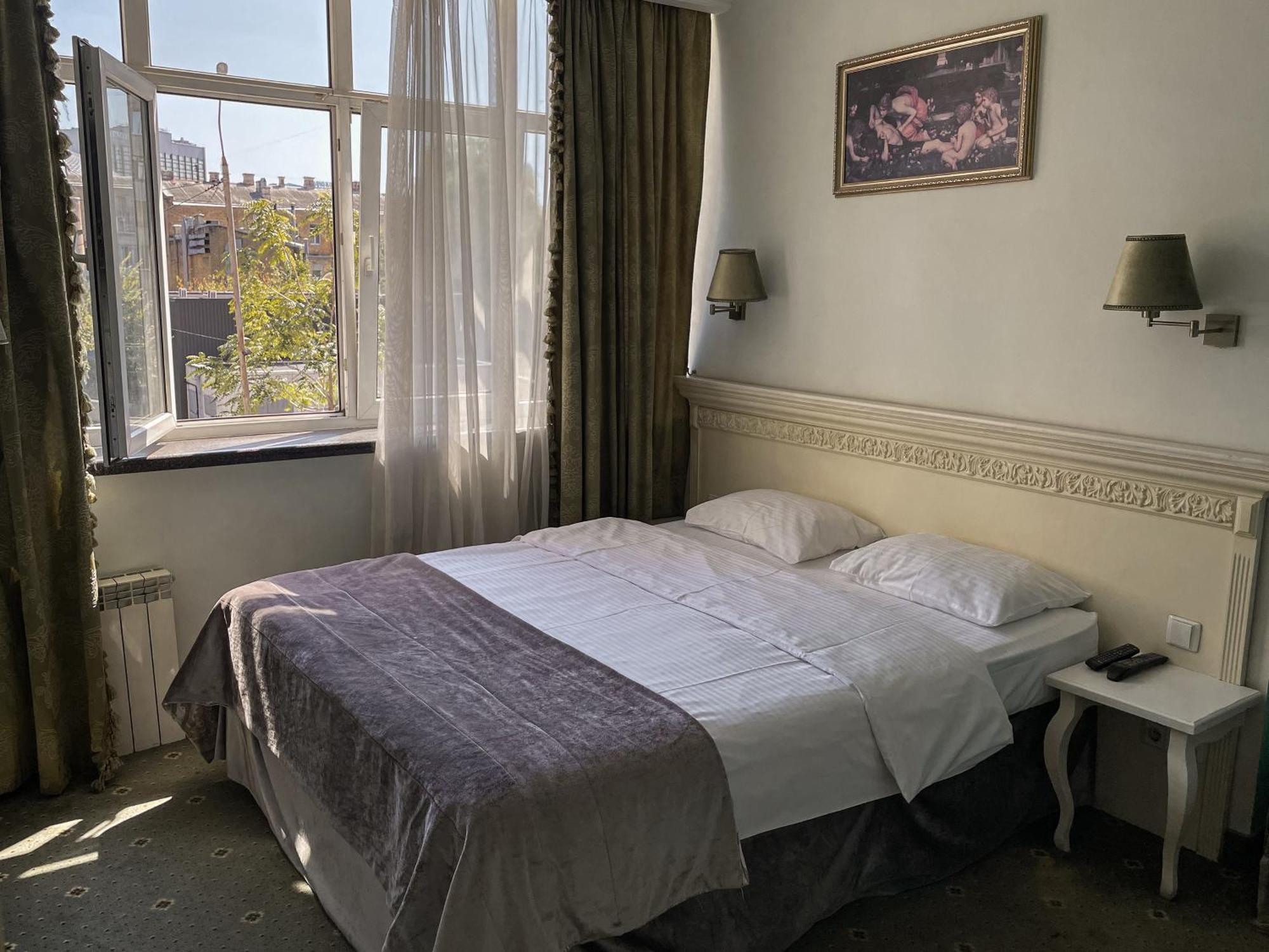 Royal City Hotel Kiev Bagian luar foto