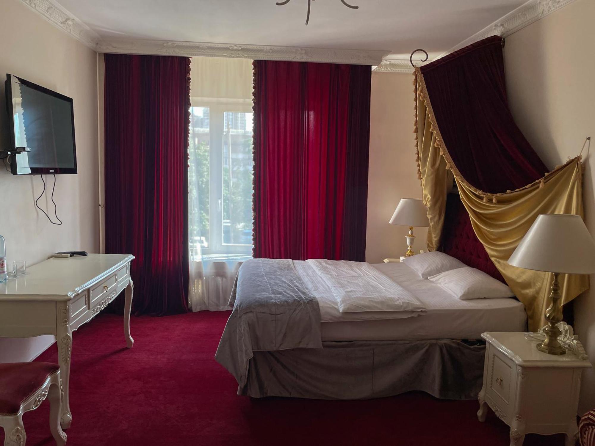 Royal City Hotel Kiev Bagian luar foto