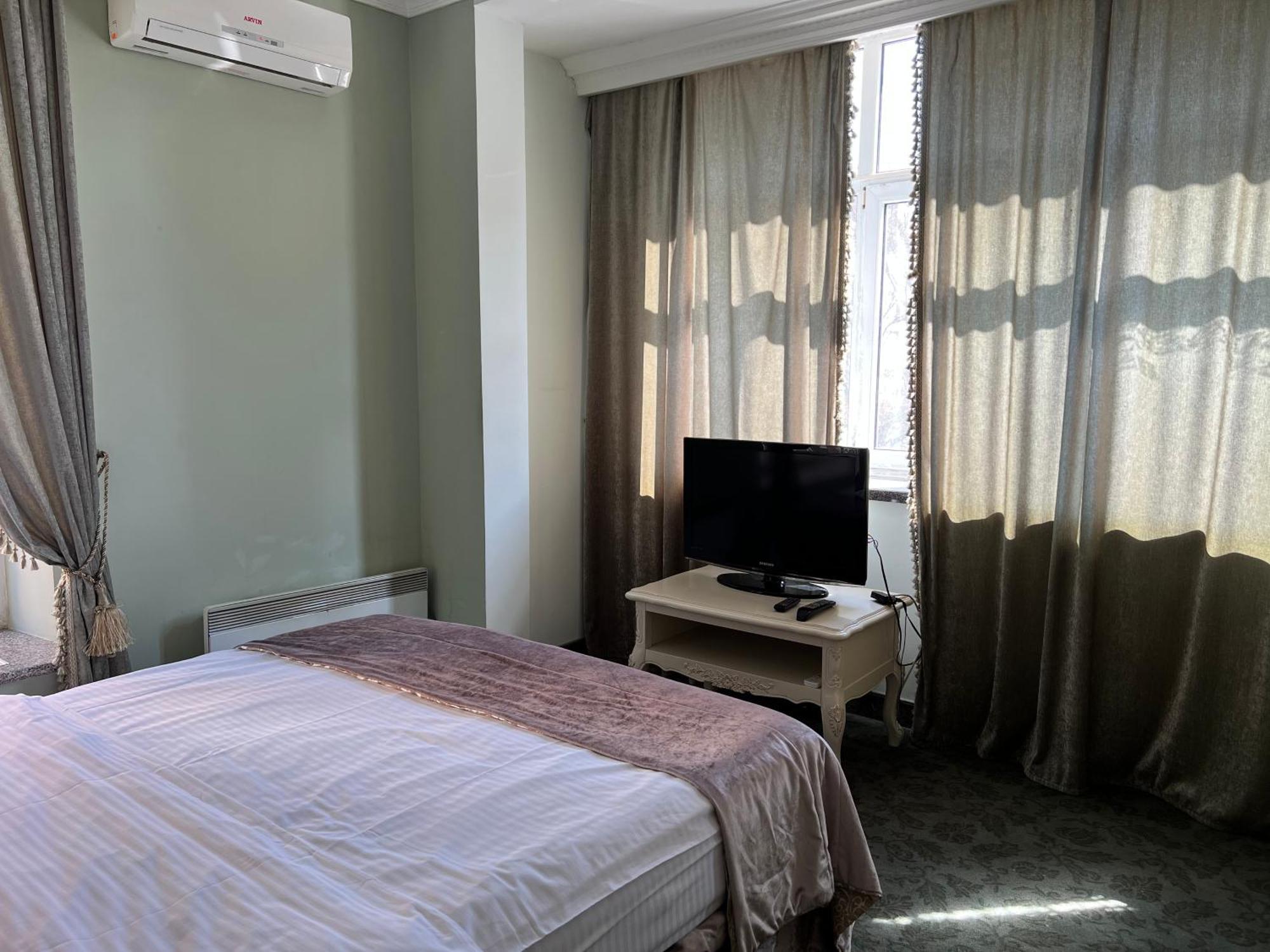 Royal City Hotel Kiev Ruang foto