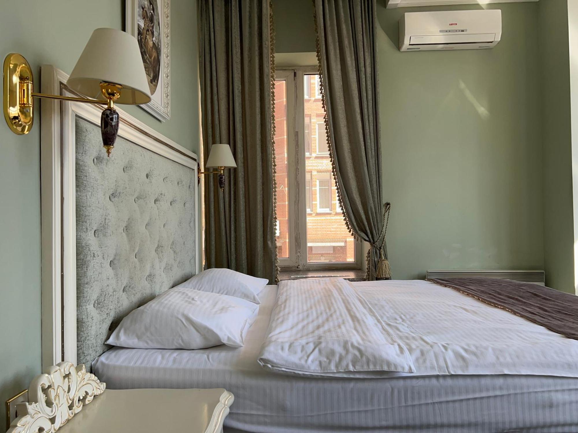 Royal City Hotel Kiev Bagian luar foto