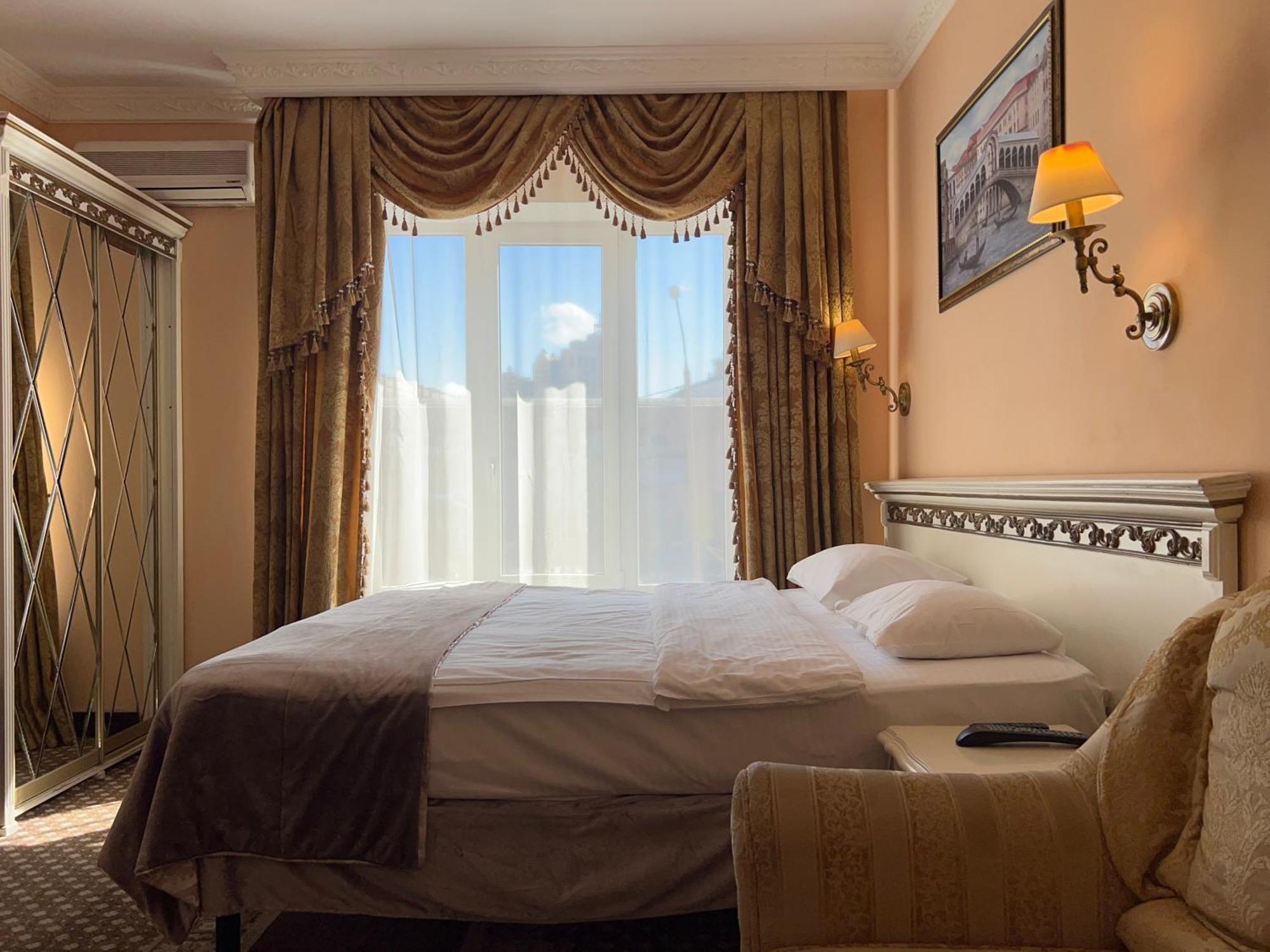 Royal City Hotel Kiev Bagian luar foto