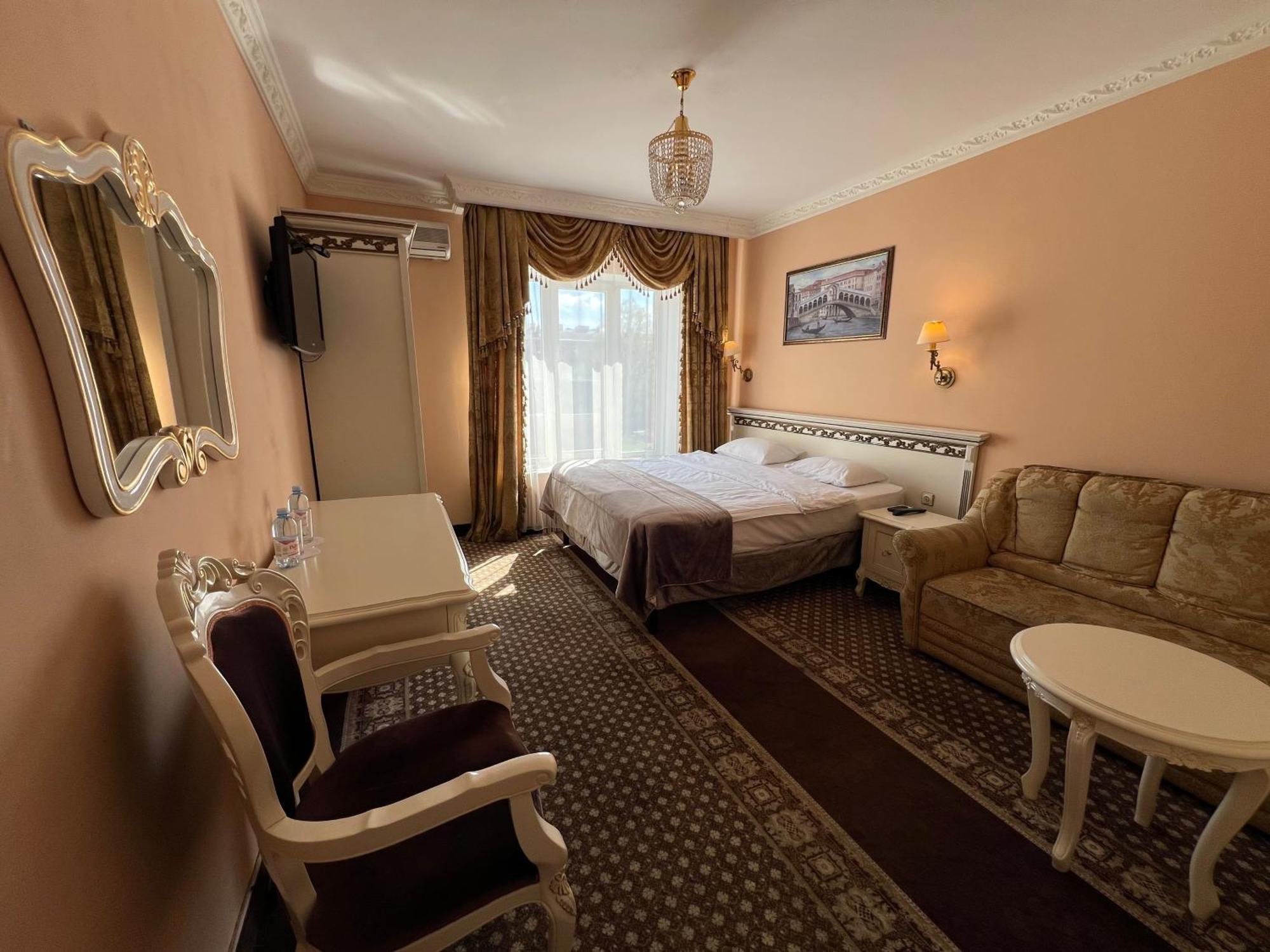 Royal City Hotel Kiev Bagian luar foto