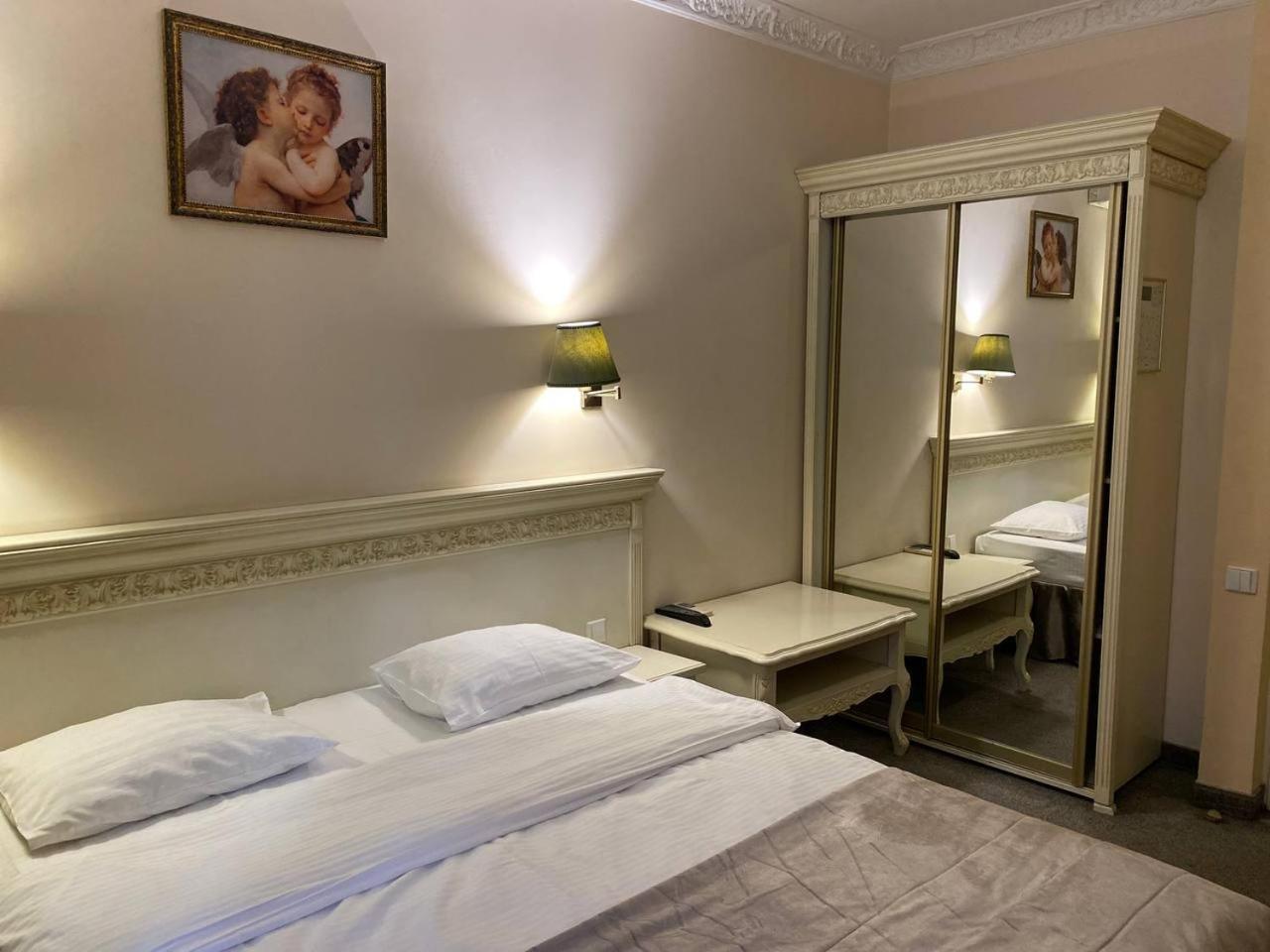 Royal City Hotel Kiev Ruang foto