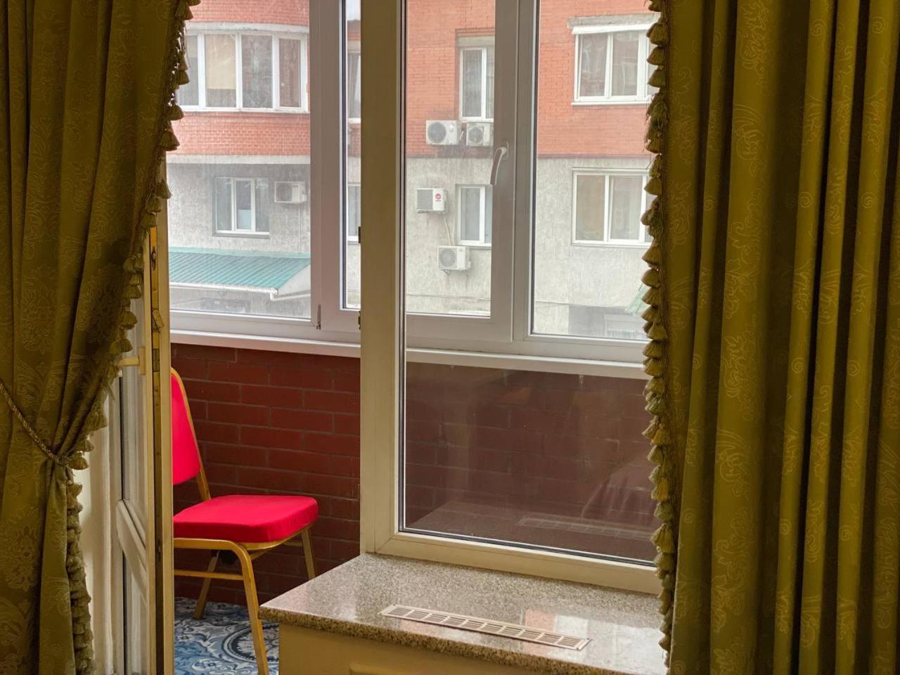 Royal City Hotel Kiev Bagian luar foto