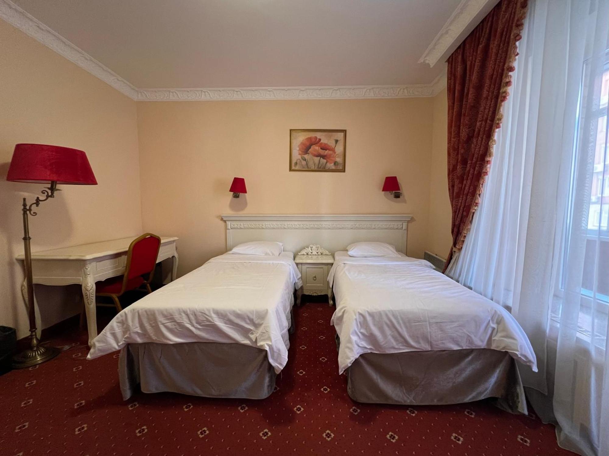 Royal City Hotel Kiev Bagian luar foto