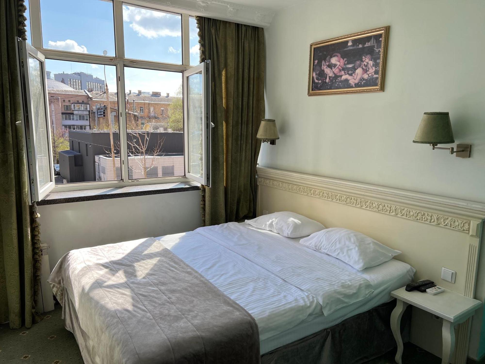 Royal City Hotel Kiev Bagian luar foto